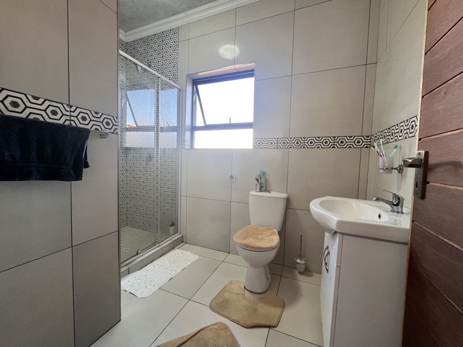 5 Bedroom Property for Sale in Wilkoppies North West